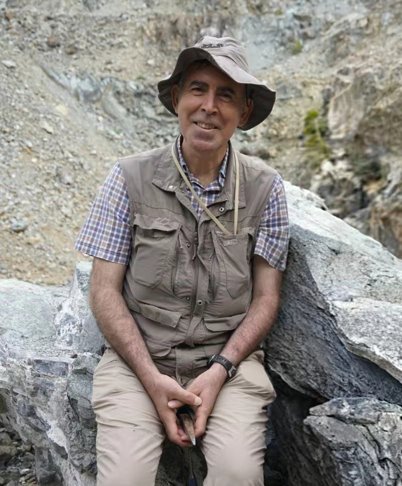 bat365正版唯一官网创新论坛第一千八百四十二讲：Records of processes for subduction initiation, slab roll-back and ophiolite genesis in Turkey: Field, geochemical and  geochronological constraints