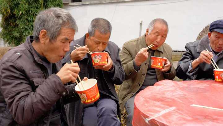 麻街镇齐塬村:地下交通站前忆往昔,重阳敬老情暖桑榆 麻街镇齐塬村:地下交通站前忆往昔,重阳敬老情暖桑榆